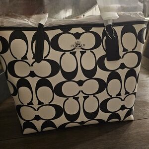 Coach BW Sig Tote